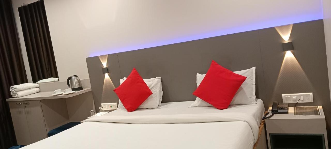 Hotel Royal Rituals Vesu Surat Zewnętrze zdjęcie