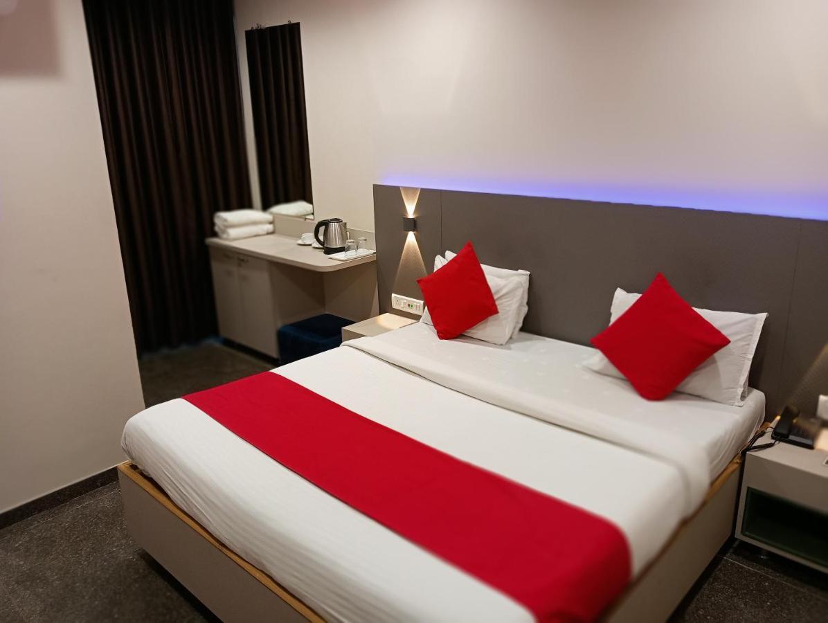 Hotel Royal Rituals Vesu Surat Zewnętrze zdjęcie